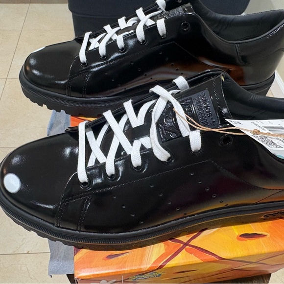 adidas Blue and White Sneakers Box with SpongeBob Logo - Picture 8 of 10